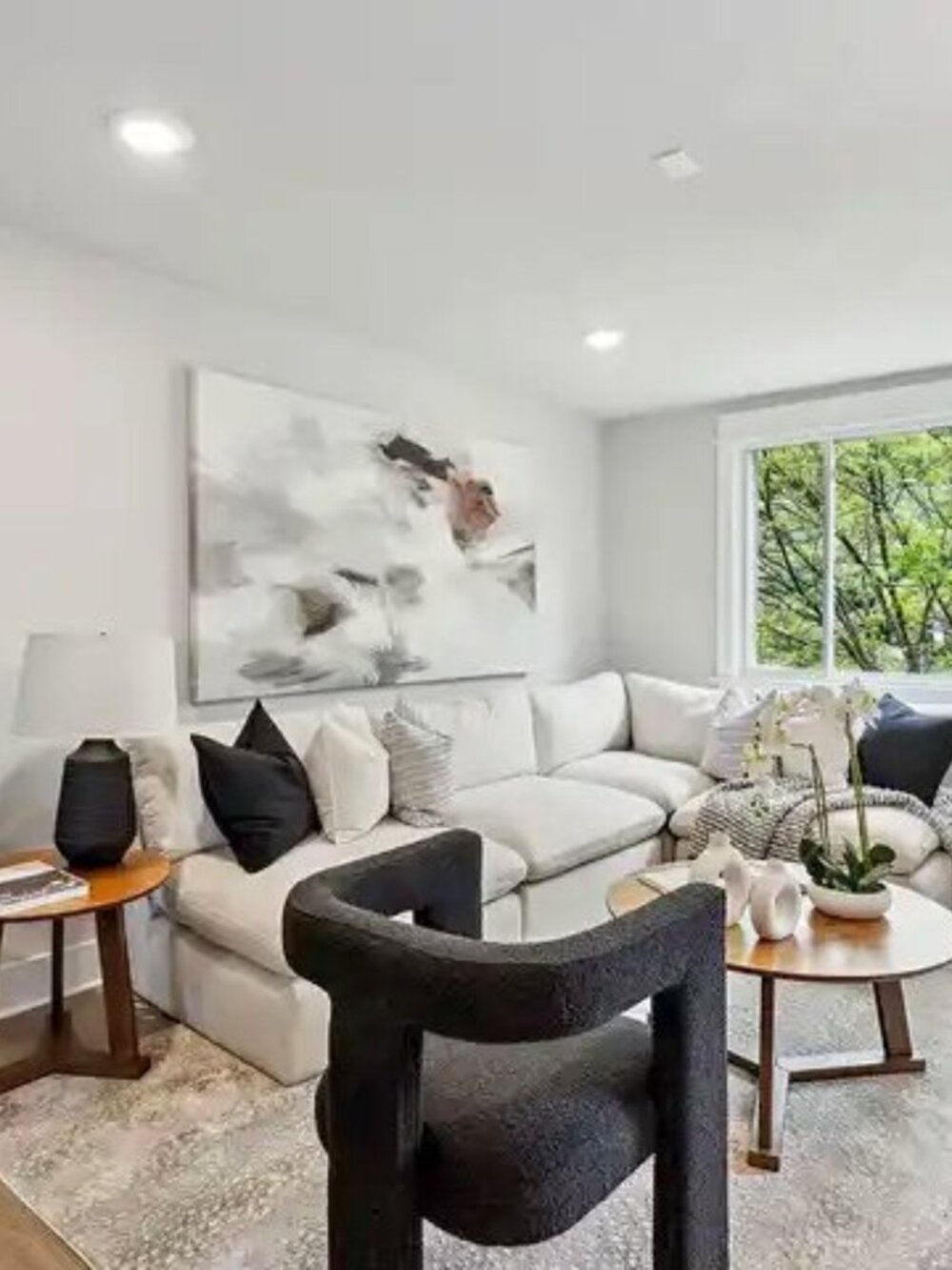 $1380 | 19118 [Lease\Rent] 3 Beds 3 Baths Apartment